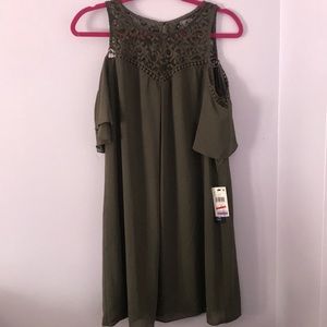 Cute olive dress never worn!!